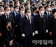 `음주·SNS` 내부단속 나선 민주당, 단체 조문…민생 법안 당론도