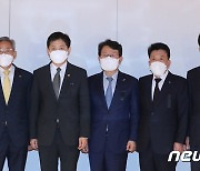 김주현 금융위원장, 5대 금융지주 회장들과 간담회