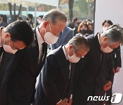 '이태원 사고 사망자 합동분향소' 추모하는 허창수 회장