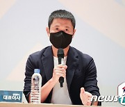 강원FC 이영표 대표 재계약 무산에 서포터즈 ‘반발’