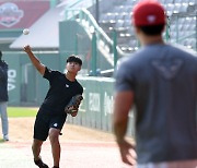 추신수 아들 추건우 ‘아빠와 함께 캐치볼’ [MK포토]