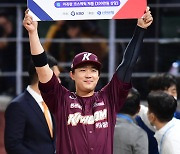 전병우 ‘KS 1차전 MVP’ [MK포토]