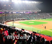 [MD포토] 매진 기록한 한국시리즈 1차전