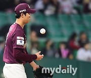 [MD포토] 키움 안우진 '아쉬운 적시타'