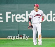 [MD포토] 포구 실책 한유섬 '실점과 연결이네'