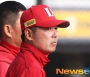 김원형 감독 “1회 잘 넘기면 긴장 풀릴 것..이정후와 정면승부 해야”