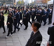 이태원 사고 사망자 합동분향소 찾은 민주당