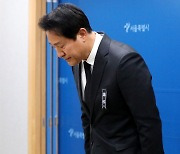 고개숙여 사과하는 오세훈 시장