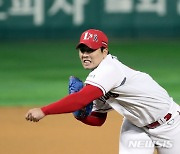 역투하는 김택형