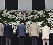 합동분향소 이틀째…이어지는 애도 물결 "참담해요"