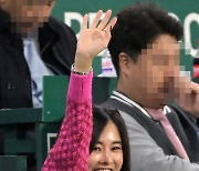 '추신수 아내' 하원미,'남편 응원 왔어요' [사진]