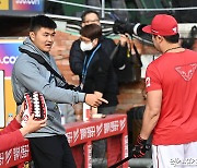 '아빠가 뛰는 거 봐야지' 장남 한국 소환한 추신수, 가족 응원 속 우승 도전 [KS1]