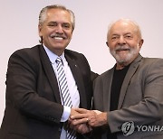 룰라 당선인 축하하러 한걸음에 간 아르헨 대통령…좌파 동지애?