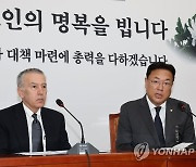 필립 골드버그 주한 미국대사 접견해 인사말하는 정진석 비상대책위원장