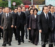 녹사평역 합동분향소 조문하는 윤석열 대통령