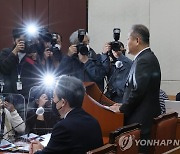 이태원 참사 현안 보고 하는 이상민 장관