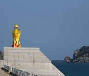 부산 오륙도 방파제 등대 새 단장