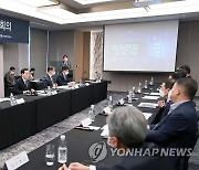 이창양 장관, 이차전지 산업전략 원탁회의 주재