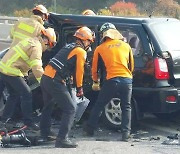 영월 38번 국도서 차량 3중 충돌 사고…80대 운전자 숨져