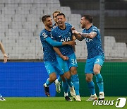 '손흥민 부상' 토트넘, 마르세유에 2-1 역전승…UCL 16강 진출