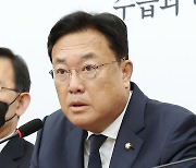 모두 발언하는 정진석 비대위원장