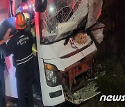 춘천서 버스가 전신주 받아 순간 정전…일대 한때 교통 체증