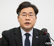 발언하는 박찬대 민주당 최고위원