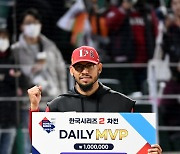 [포토] 폰트, 한국시리즈 2차전 데일리 MVP!