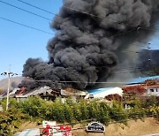 충남 논산 가구공장 창고서 불…인명피해 없어