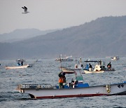 북한의 탄도미사일 발사 관련, NLL 인근 조업 어선 남하 조치···강원 안보관광지 운영 중단