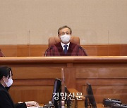 4년 일해도 퇴직금 못받는 가사노동자…헌재 “합리적 차별, 합헌”