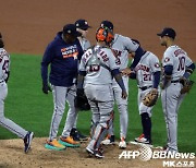 베이커 감독 “선발 맥컬러스, 어떤 이상도 발견 못해” [현장인터뷰]