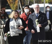 외국대사관 직원들도 조문