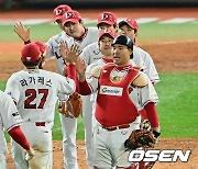 SSG, 키움에 6-1 승리로 시리즈 1-1 [사진]