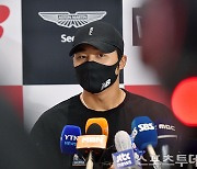 [ST포토] 인터뷰 하는 김하성