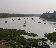 epaselect INDIA ACCIDENTS SUSPENSION BRIDGE COLLAPSE