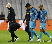 '안면 부상' 손흥민 29분 만에 교체…토트넘은 UCL 16강 진출(종합)