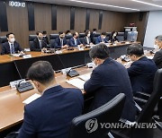 IRA 대책 정부합동대책반 회의에서 발언하는 안덕근 통상교섭본부장