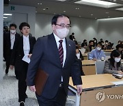 북한 탄도미사일 도발 브리핑 나선 김성한 국가안보실장