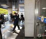 [이태원 참사] 경찰, '토끼머리띠' 남성 참고인 조사