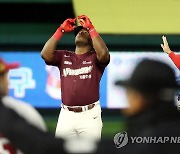 키움 푸이그 '득점 발판 마련하는 2루타'