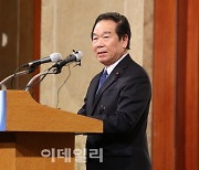 [포토]인사말하는 누카가 후쿠시로 일한의원연맹 회장