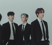 하이라이트, 블랙 슈트로 완성한 아우라…미니 4집 콘셉트 포토