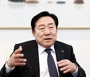 중소기업 노동현안 설명하는 김기문 회장