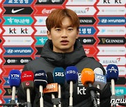 인터뷰하는 축구대표팀 김진수