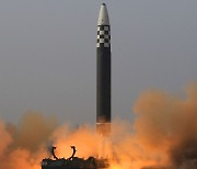 北, ICBM 추정 장거리 미사일 쐈다… 단거리도 2발 발사