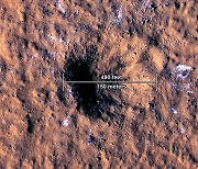 화성에 떨어진 운석이 땅속 얼음을 드러냈다