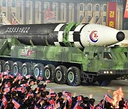 합참 "北, ICBM·SRBM 추정 미사일 3발 발사" (상보)