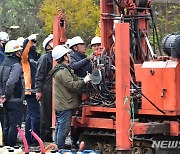 봉화 광산 매몰자 구조 위한 내시경 수색 시작