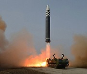 북한 '화성-17형' ICBM 발사…2단 분리 후 비행 실패